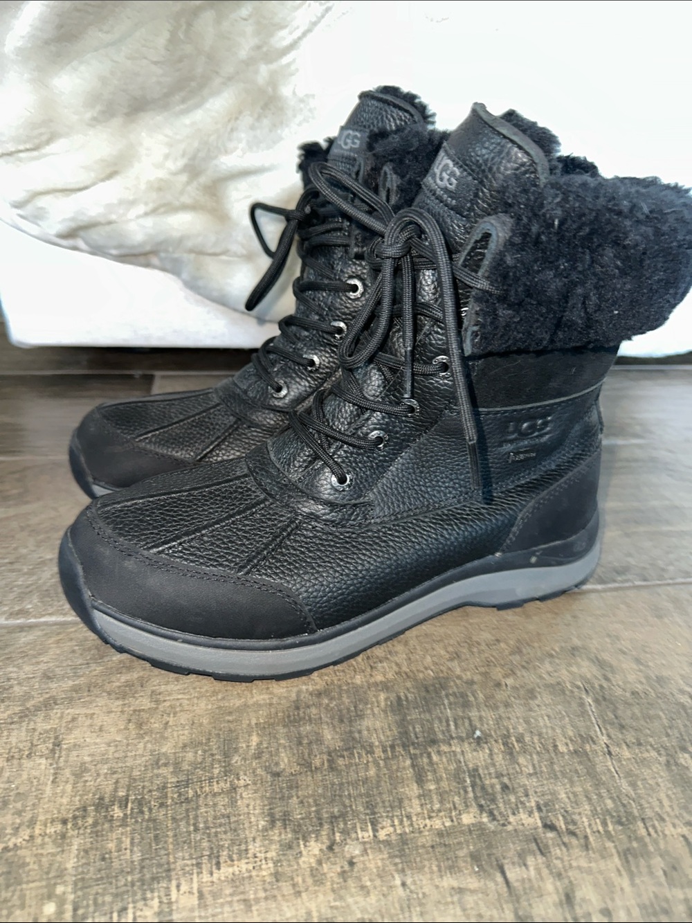 UGG Adirondack Boot Iii Waterproof Winter Boots with Shearling Cuff black 9.5